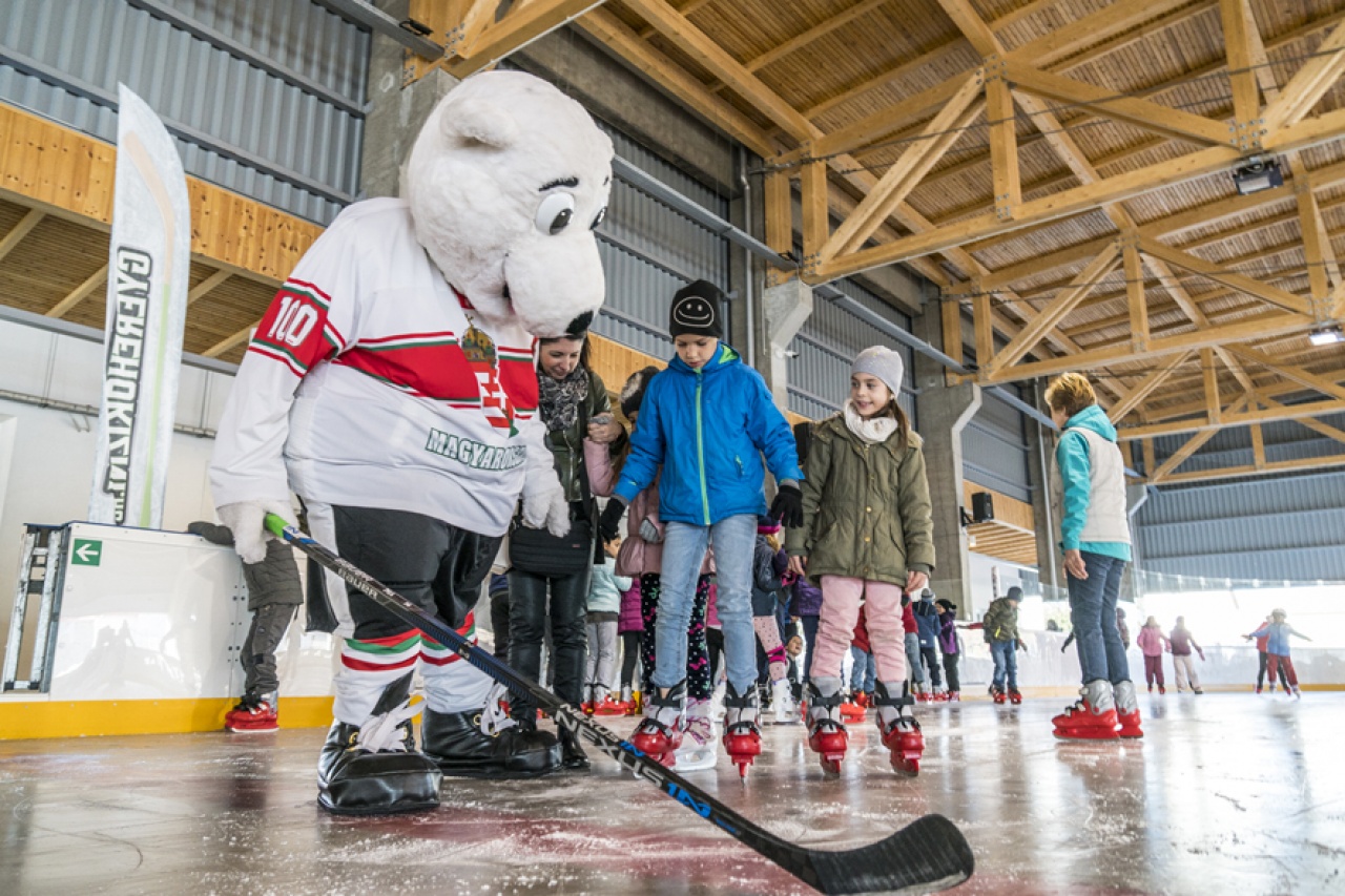 Kinyitott a Városi Jégpálya