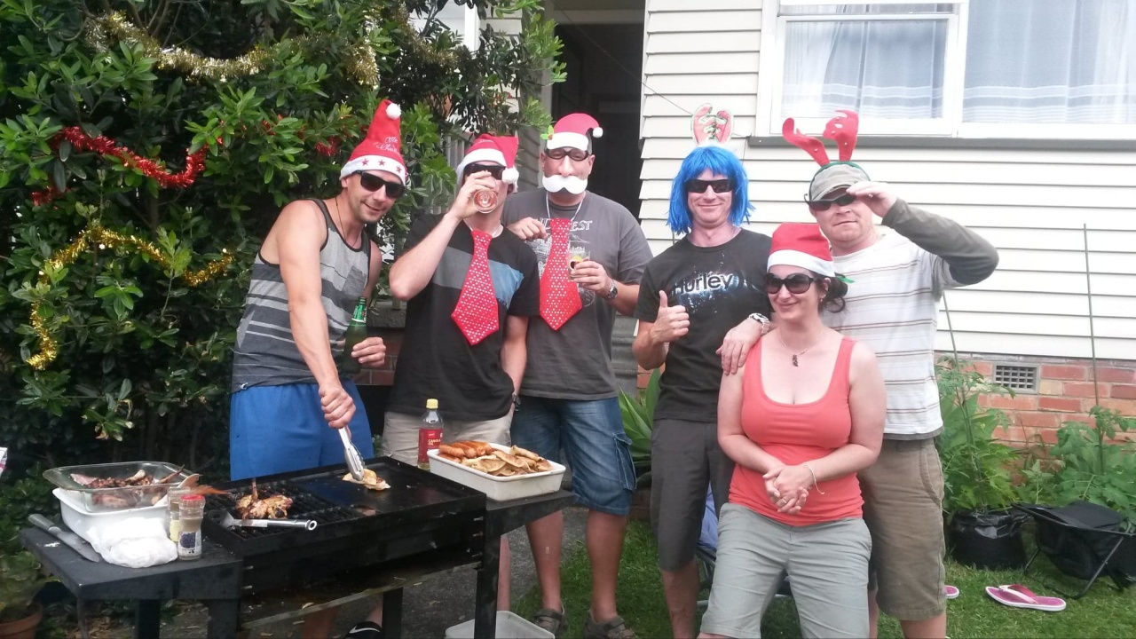 Harminc fokban, szörfdeszkával érkezik a Mikulás