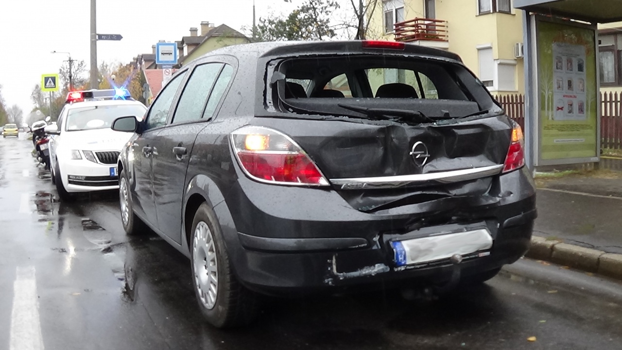 Baleset a Korányi Frigyes utcán – Kamion és személygépkocsi ütközött