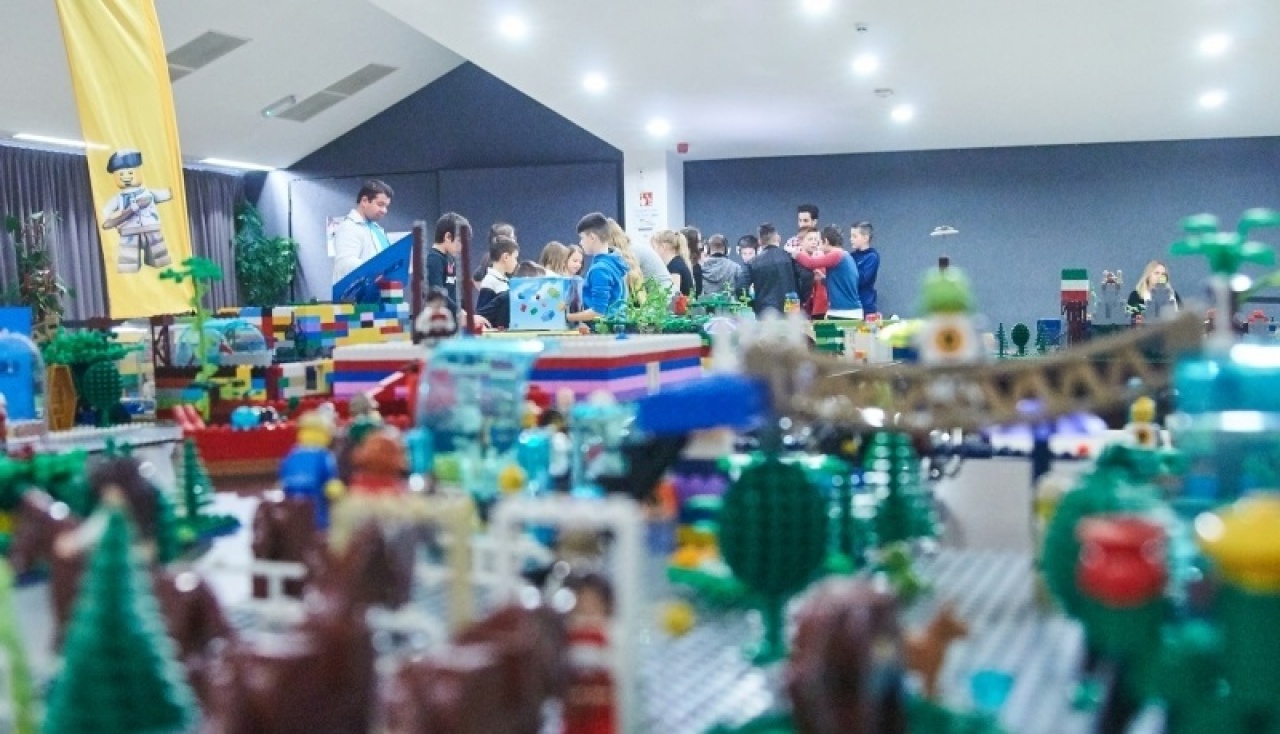 Építsd meg a változást – Több száz gyerek vett részt a LEGO nagyrendezvényén