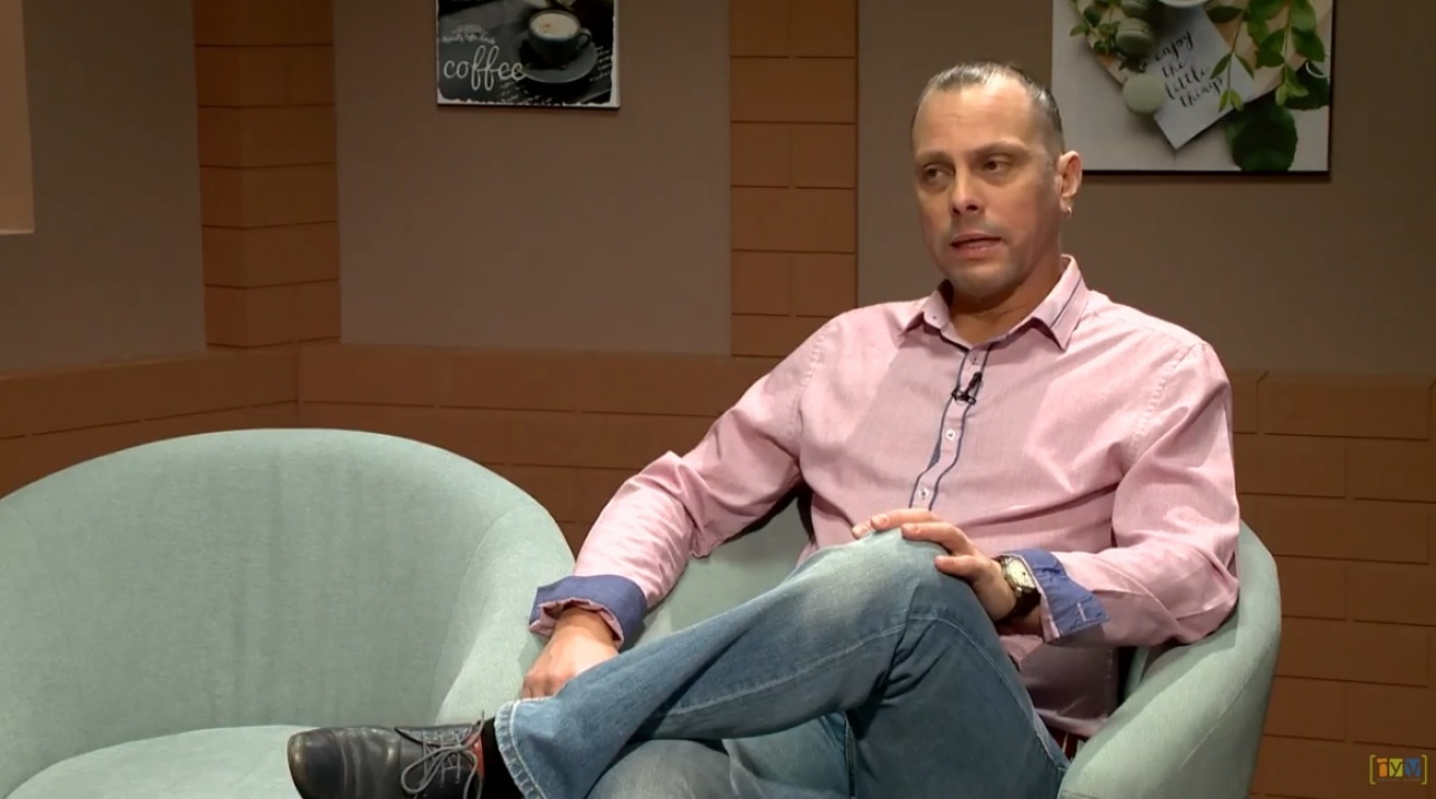 Család, színház - beszélgetés Tóth Zolkával a Sziesztában