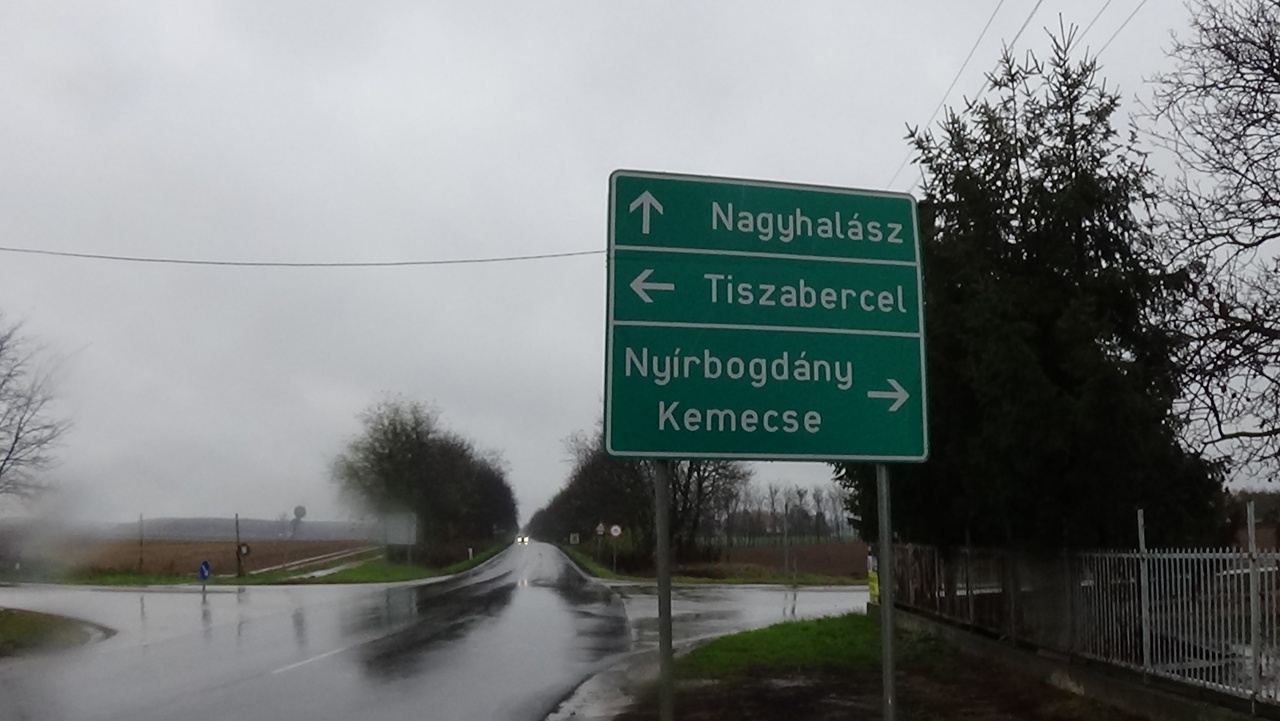 Hármas karambol történt hétfő délelőtt a Kemecsei úton, jelentős az anyagi kár