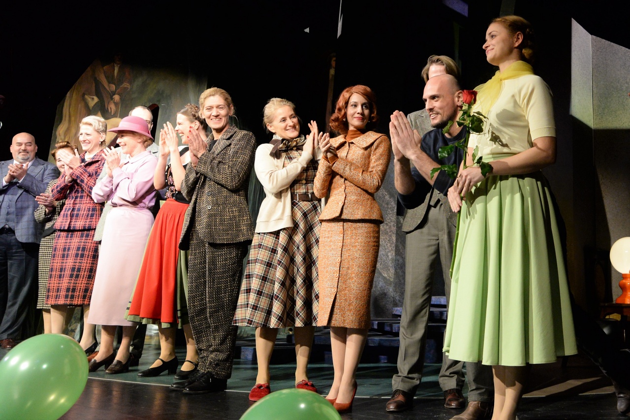 Születésnap a színpadon – Lufikkal köszöntötte a társulat és a közönség Munkácsi Anitát