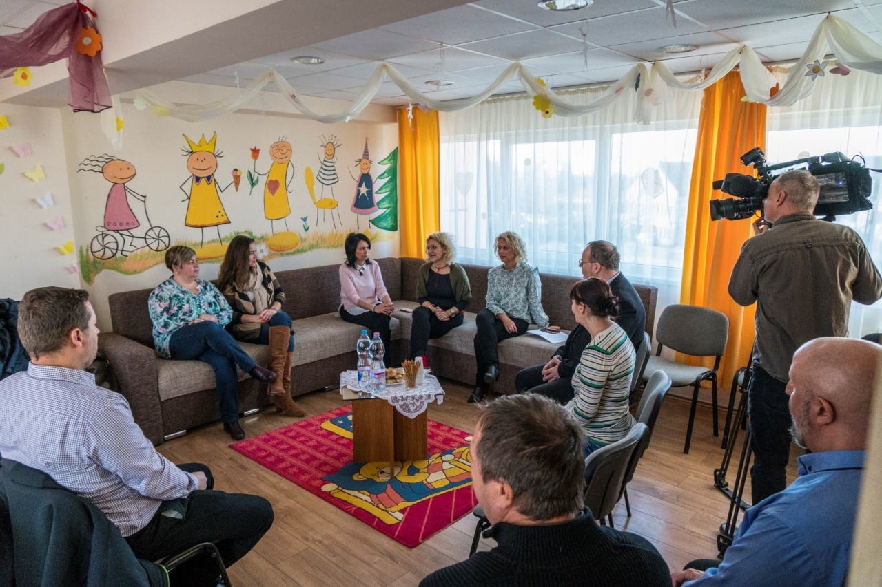 Összefogással a családokért – Szakmai megbeszélés a Családok Átmeneti Otthonában