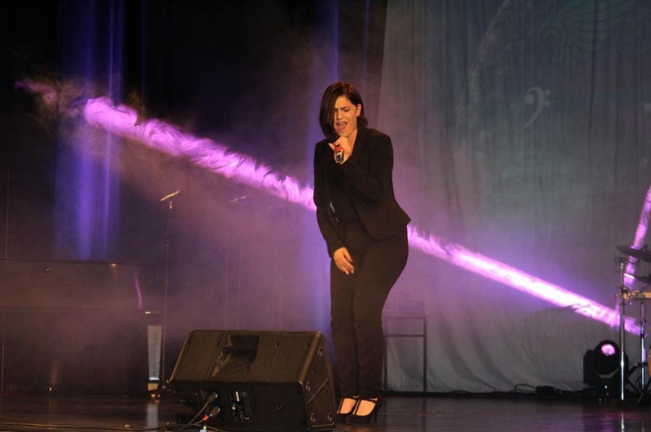 Boda Iza az X-faktorban, a Like Tehetségkutatóban és több nemzetközi fesztiválon énekelt