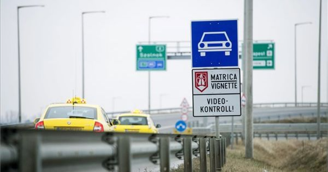 December elsejétől már meg lehet venni a 2019-es éves e-matricákat