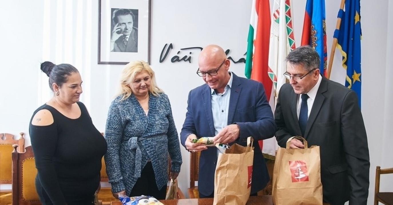 Nagylelkű ajándék a Pacomp Kft. felajánlásával – Több mint ezer családot ajándékoznak meg!