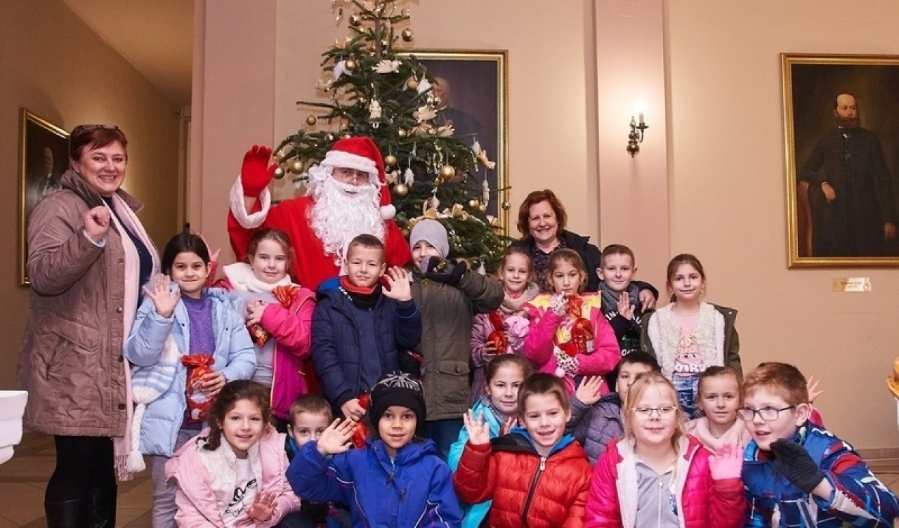 Köszöntsük együtt a Mikulást! – Programok december 6-án a Kossuth téren