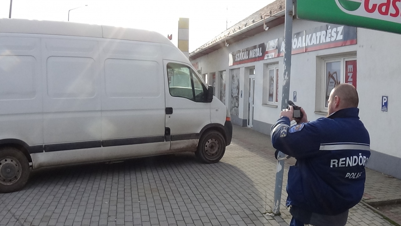 Két jármű ütközött csütörtök délelőtt a Debreceni út kivezető szakaszán