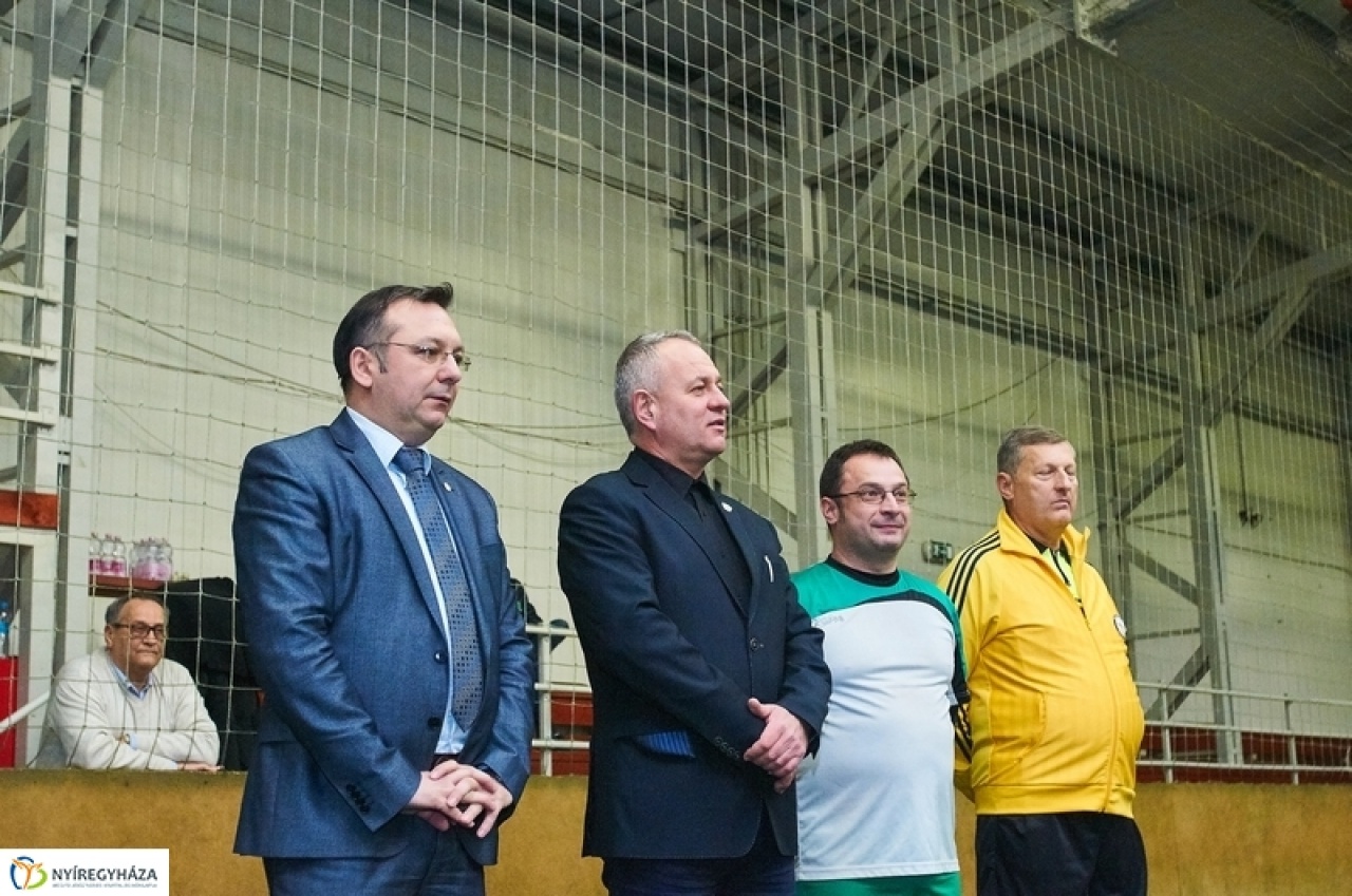 A Kormányhivatal nyerte az Adventi Kupa teremlabdarúgó tornát