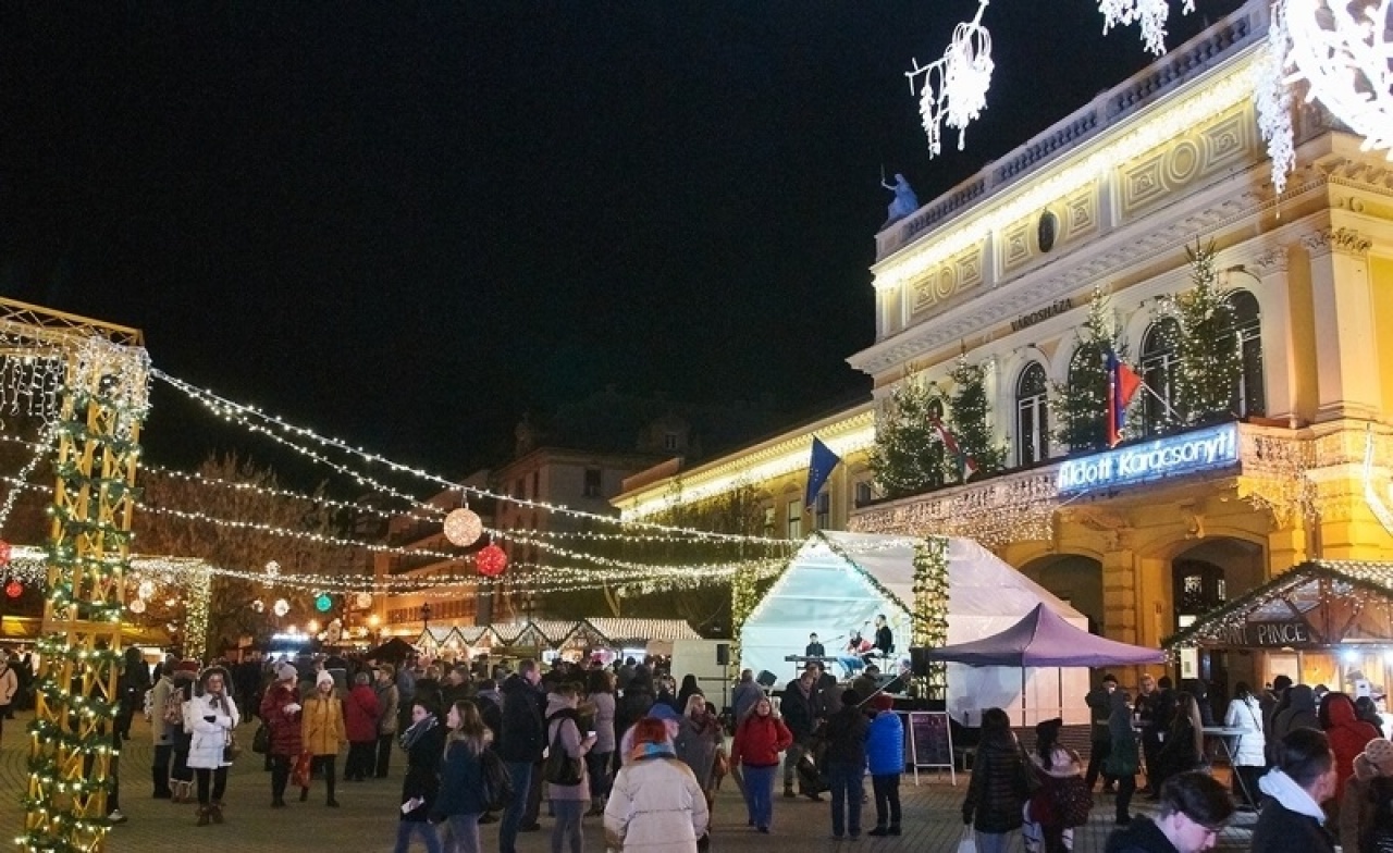 A Beat-lesz és a No Dress Code Acoustic is fellép pénteken az adventi forgatagban