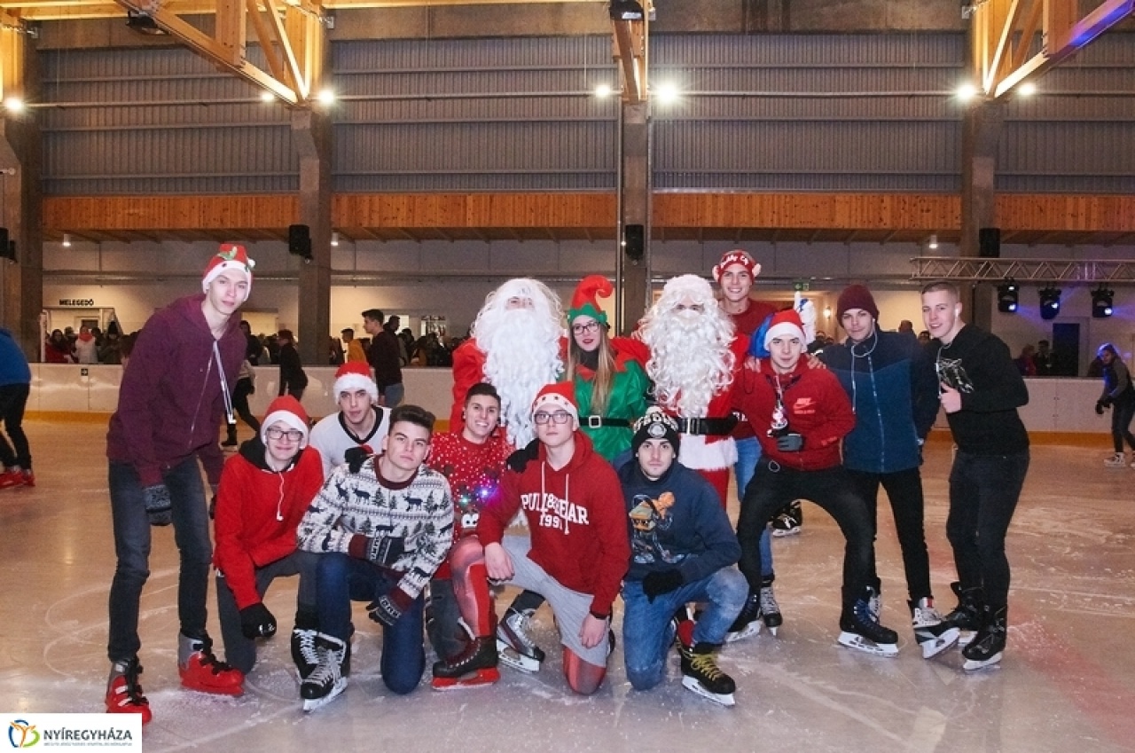 A Mikulás is tud jégkorizni - Őrületes Mikulás party a Nyíregyházi Városi Jégpályán 