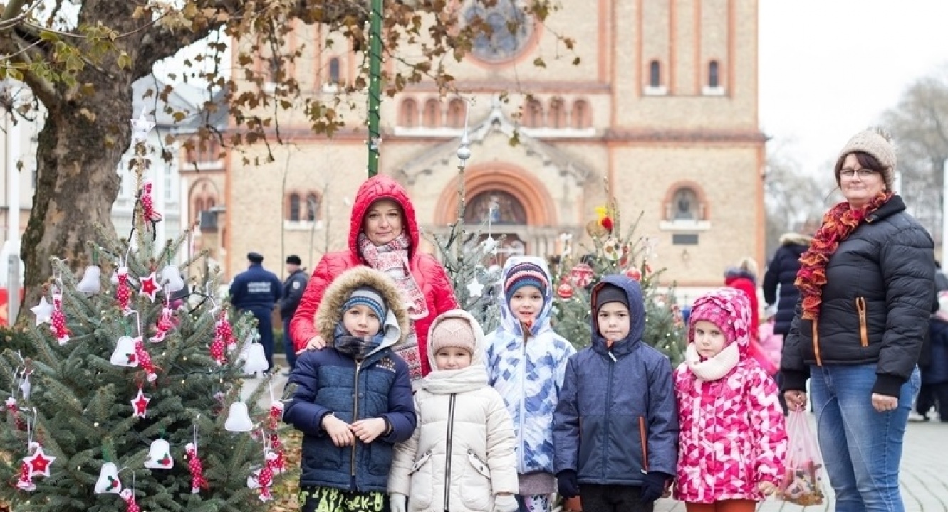 Külön sétányt kaptak az adventi forgatagban a legkisebbek – És karácsonyfa is járt hozzá!
