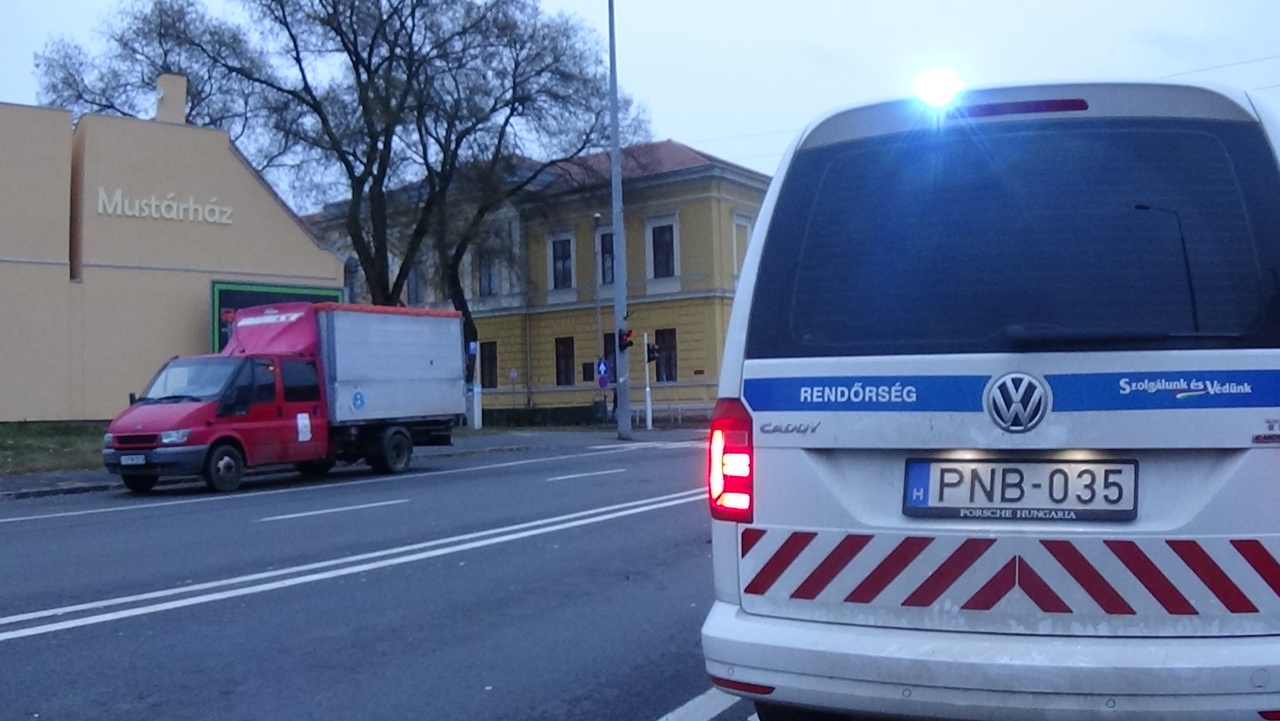 Baleset a belvárosban – A rendőrökre is szükség volt