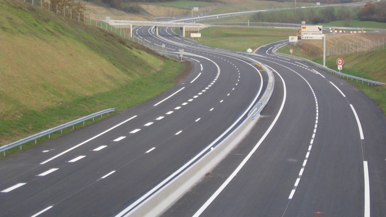 Forgalomterelés és útzár az M3 autópálya új felüljárójának építése során
