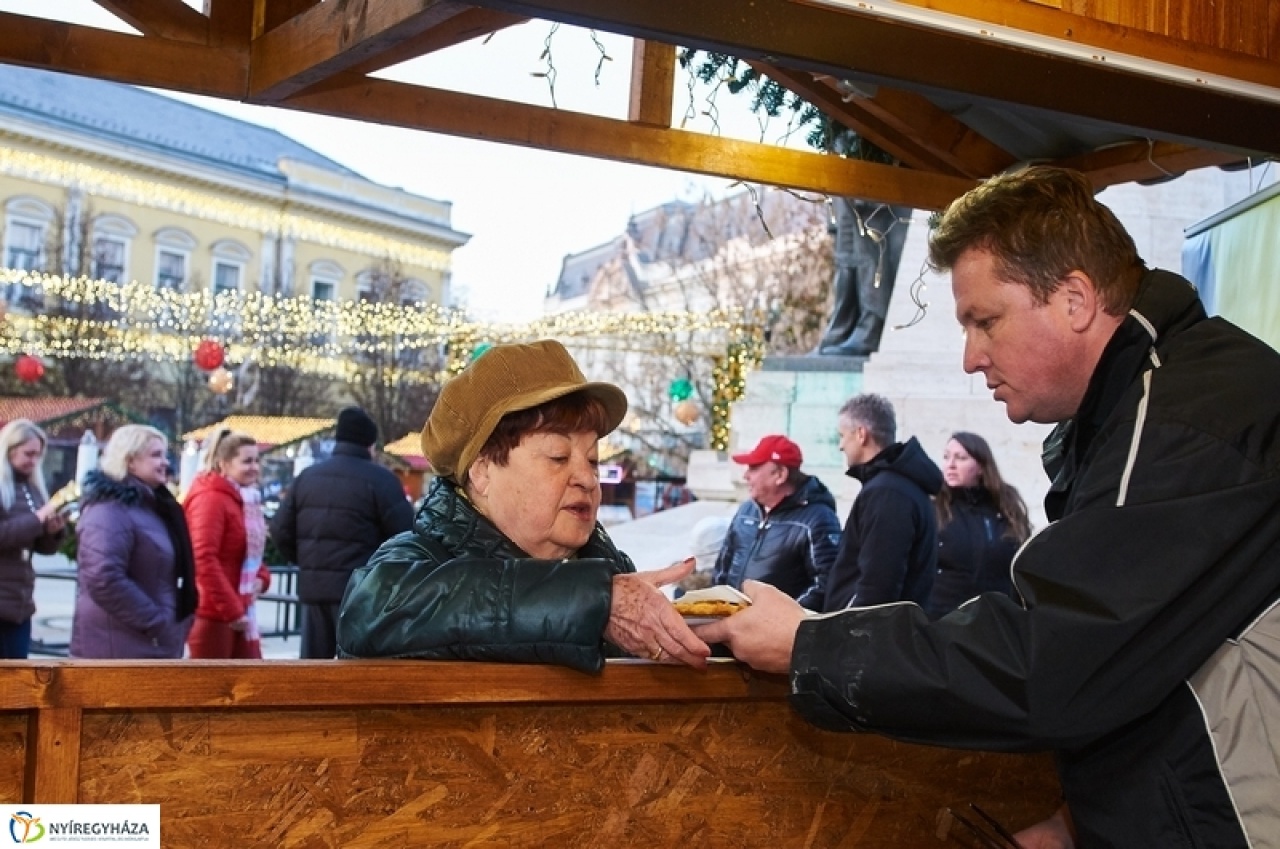 Frissen sült ajándék lapcsánka a Kossuth téren