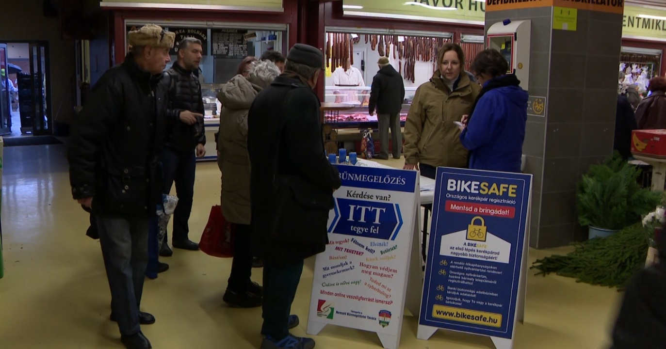Vagyonvédelmi tanácsokat kaphattak a városlakók a piaccsarnokban