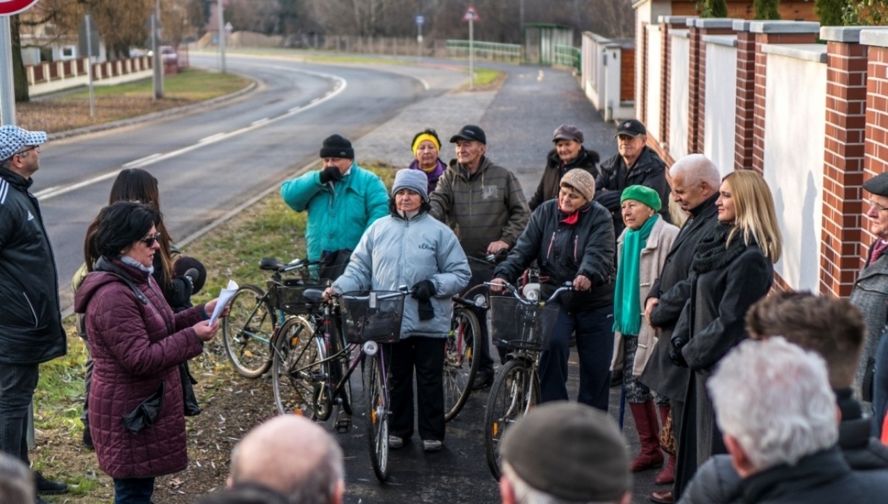 Újabb kerékpárút és járdaszakasz épült – Biztonságosabb lett a közlekedés Sóstóhegyre