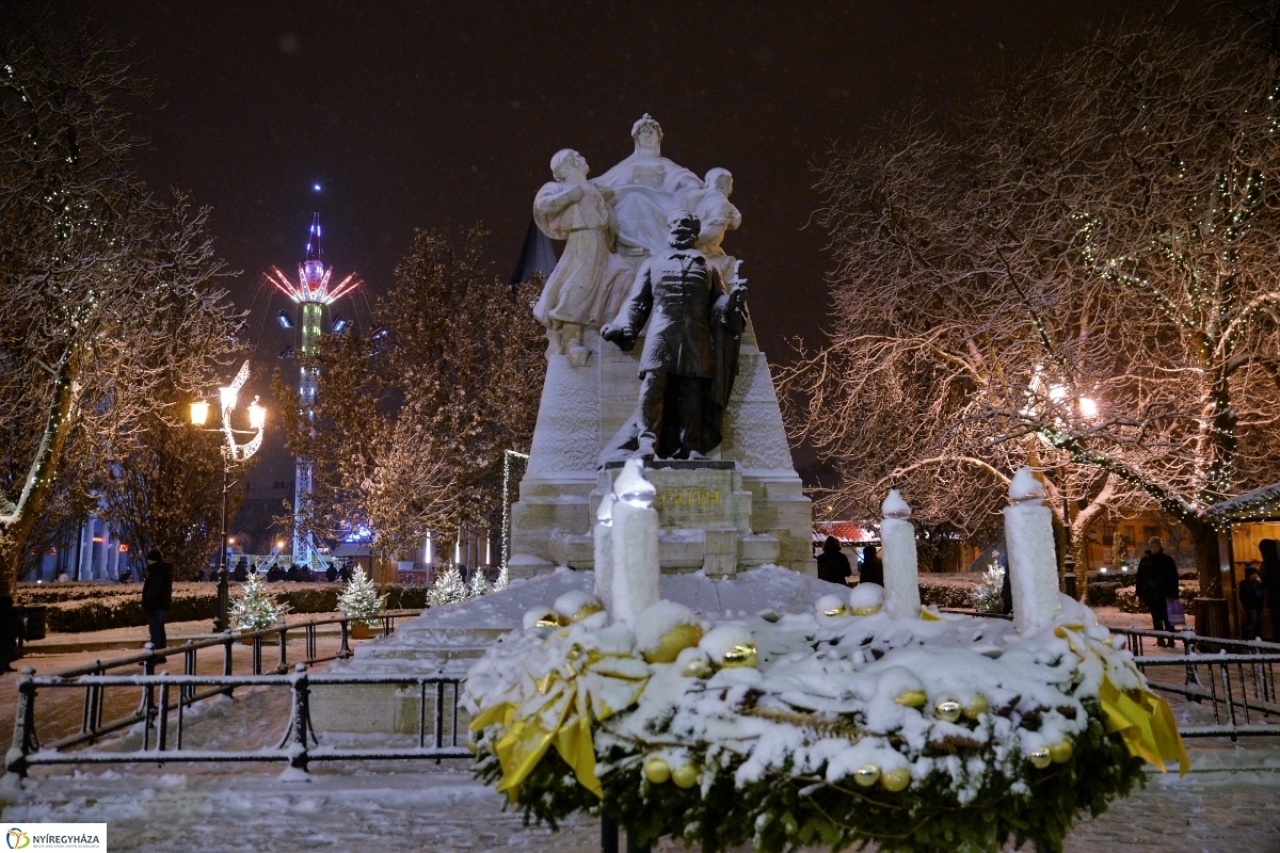 Meggyújtják a harmadik adventi gyertyát - Vastag Tamás lesz a sztárvendég