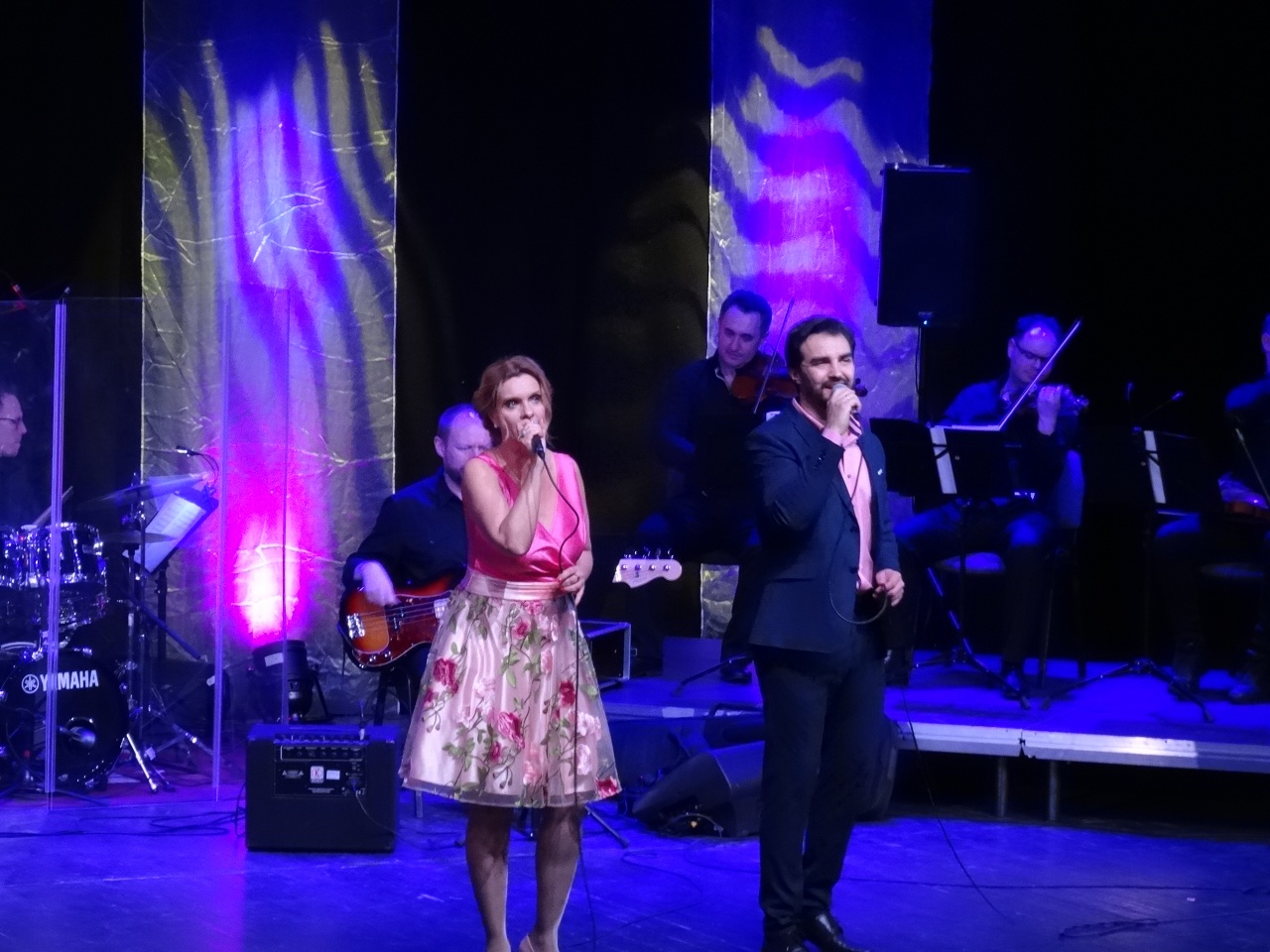 Varázslatos hangulat a VMKK nagyszínpadán – Dolhai Attila és Janza Kata koncertezett