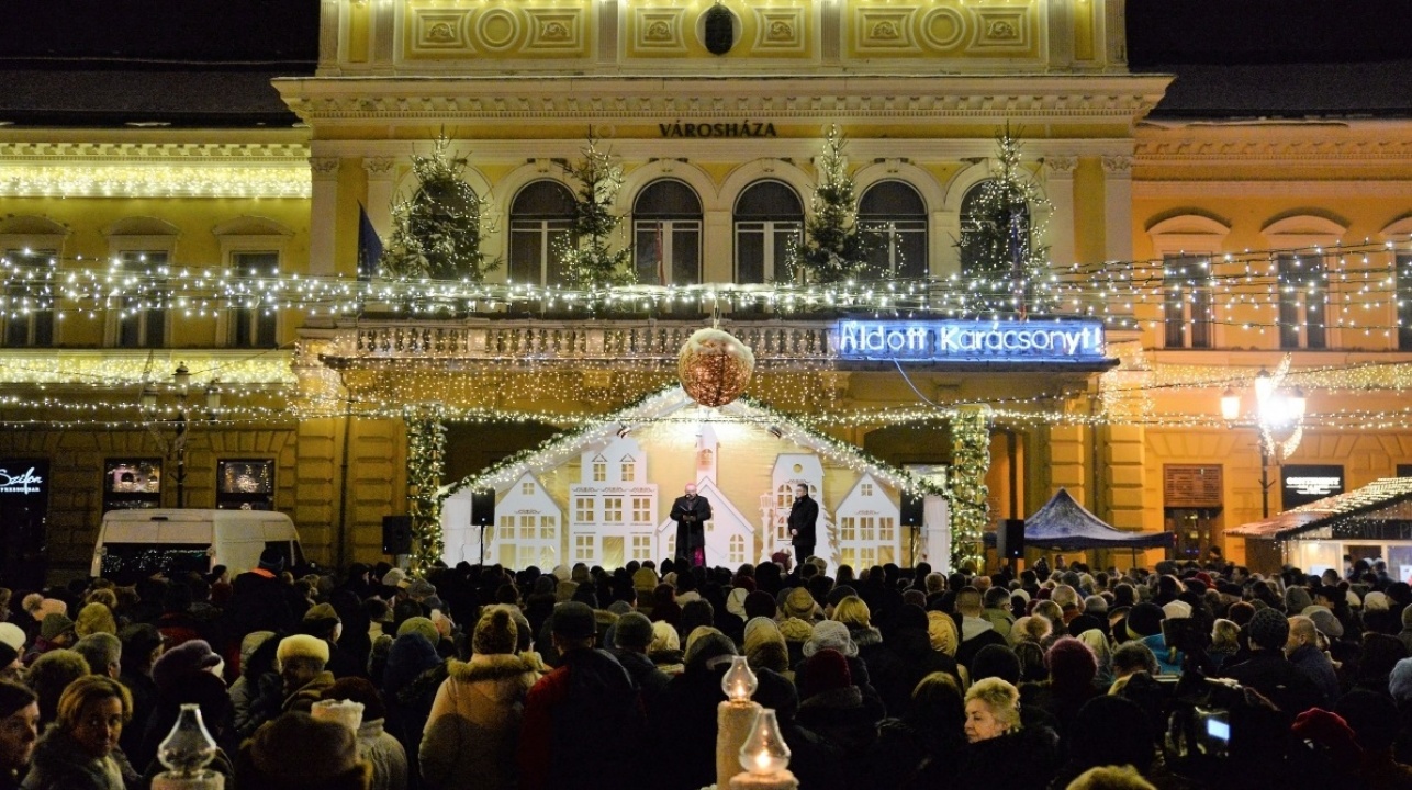 Varázslatos! – Meggyújtották a harmadik gyertyát Nyíregyháza adventi koszorúján