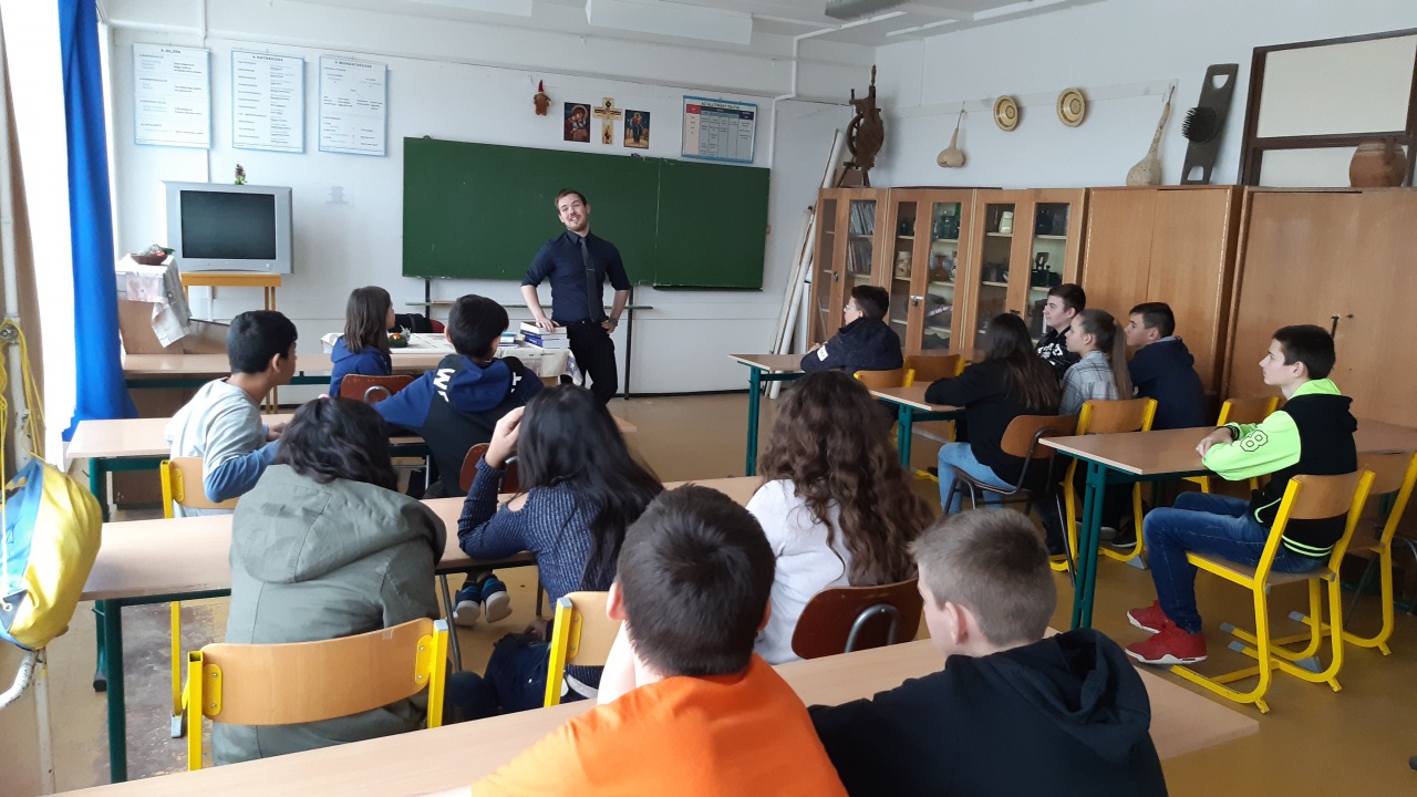 Az iskolákban is tartanak előadást a bírók