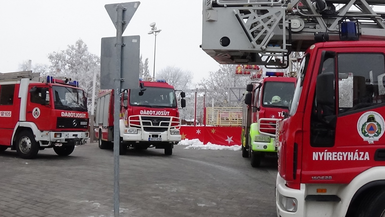 Helyismereti bejárást tartottak a tűzoltók a városi könyvtárban