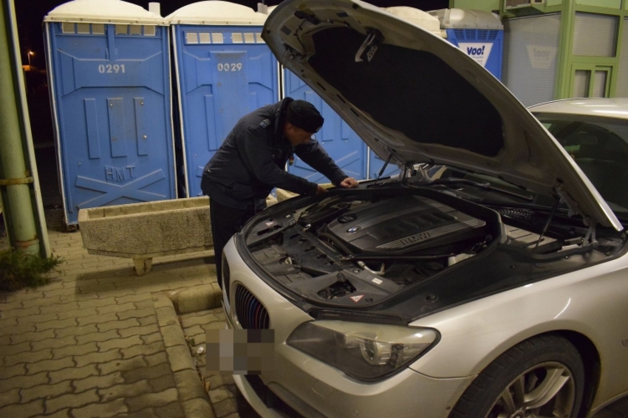 Körözött BMW Csengersimánál – Az angol hatóságok keresték a járművet