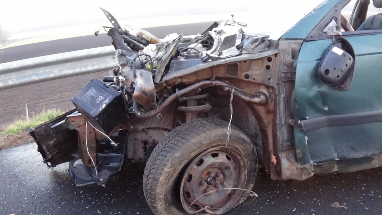 Friss! – Totálkárosra tört egy személygépkocsi az M3-as autópályán, Nyíregyháza közelében