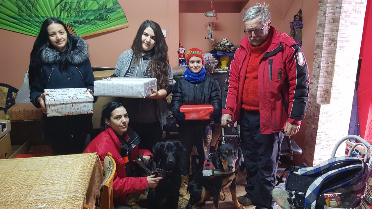 Több mint 200 ajándékcsomagot gyűjtött a  Kelet-magyarországi Speciális Mentő Egyesület