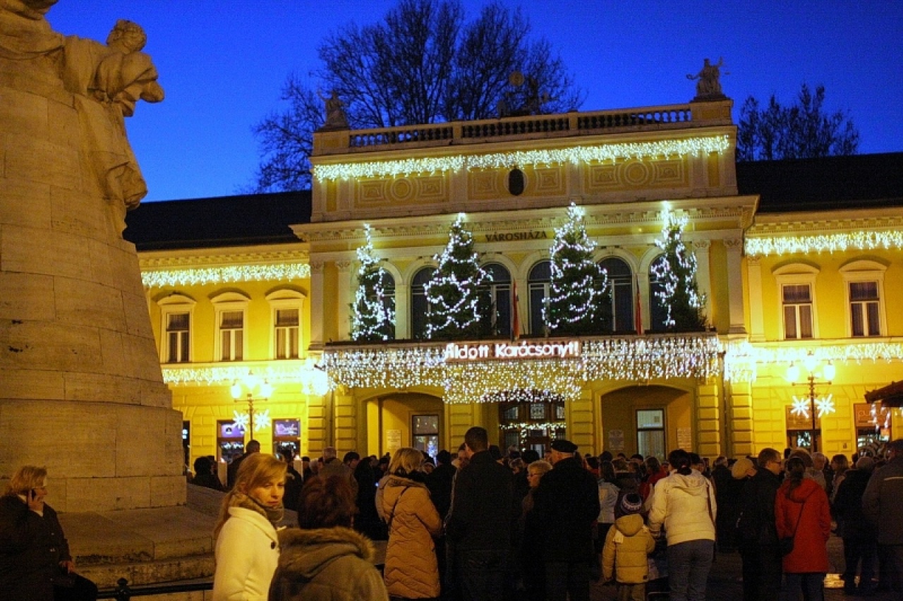 Meggyújtották a negyedik gyertyát is