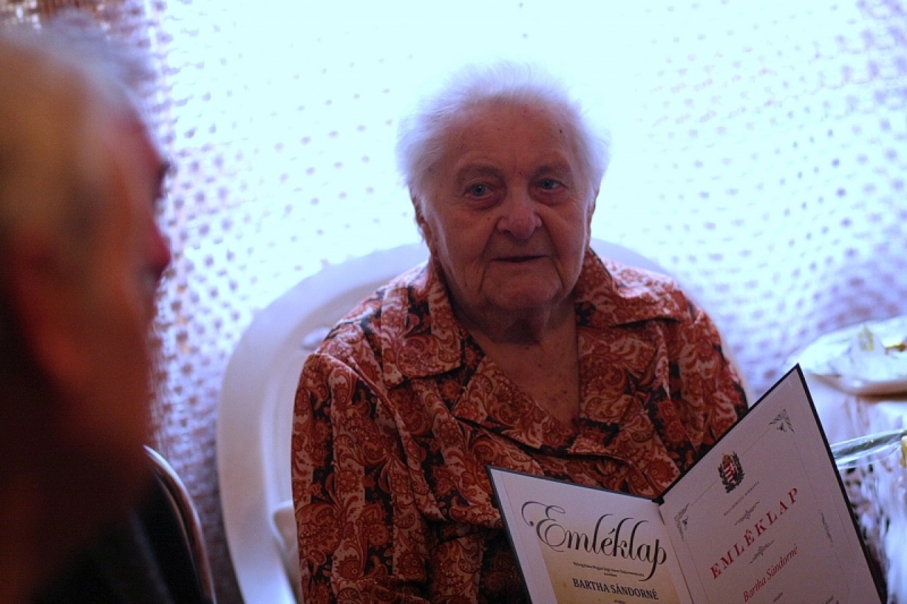 Isten éltesse a 90 éves Margitka nénit!