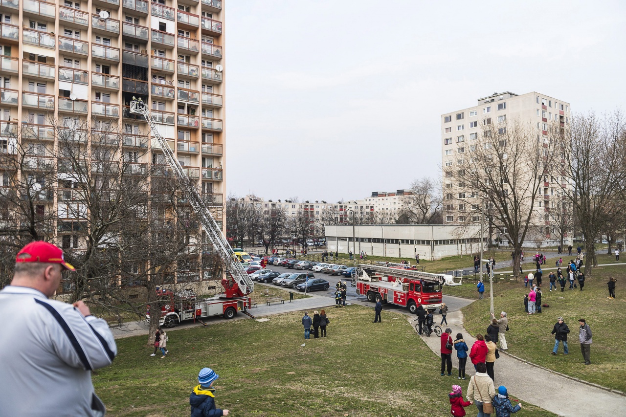 Erkélytűz volt egy tízemeletes nyíregyházi házban