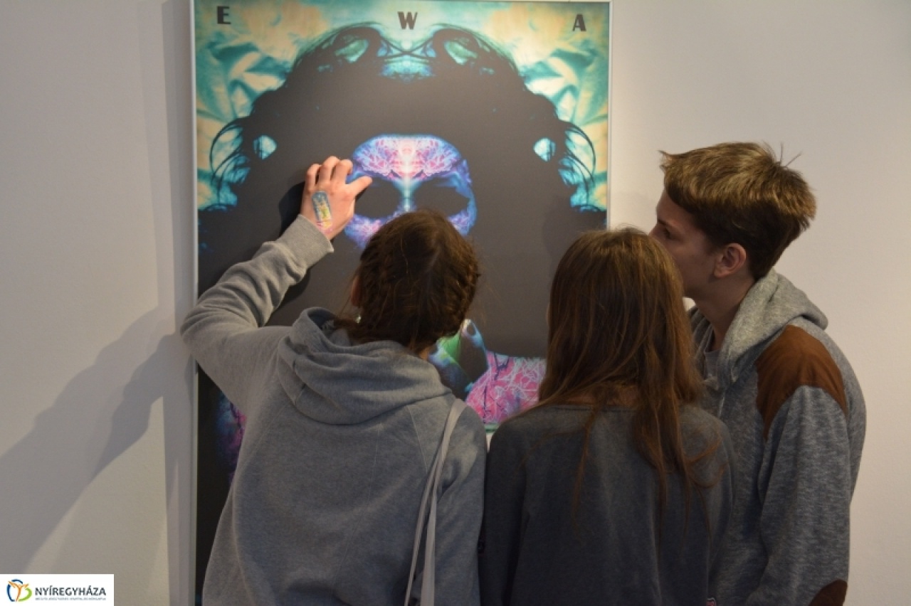 Plakátkiállítás és kötetbemutató