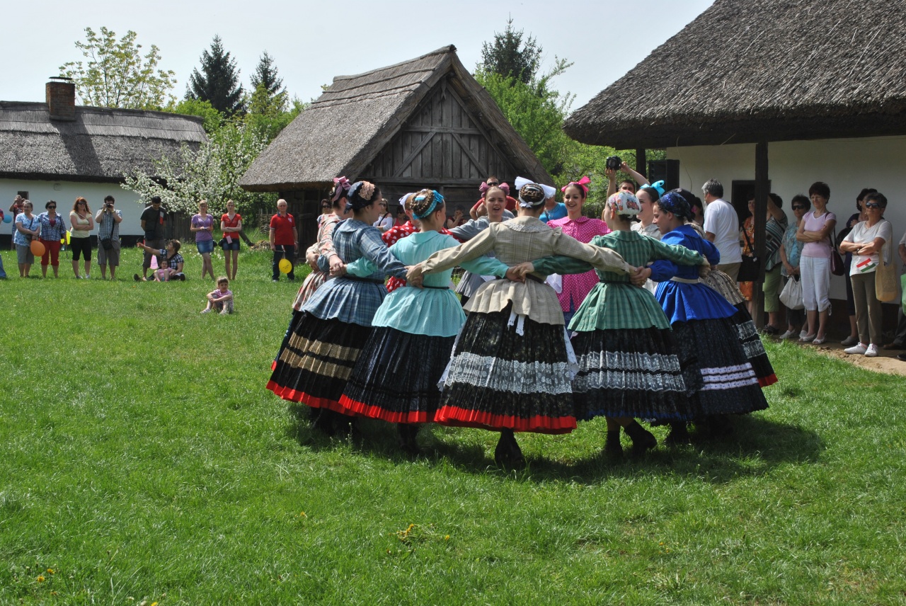 Faluvégi majális a Sóstói Múzeumfaluban