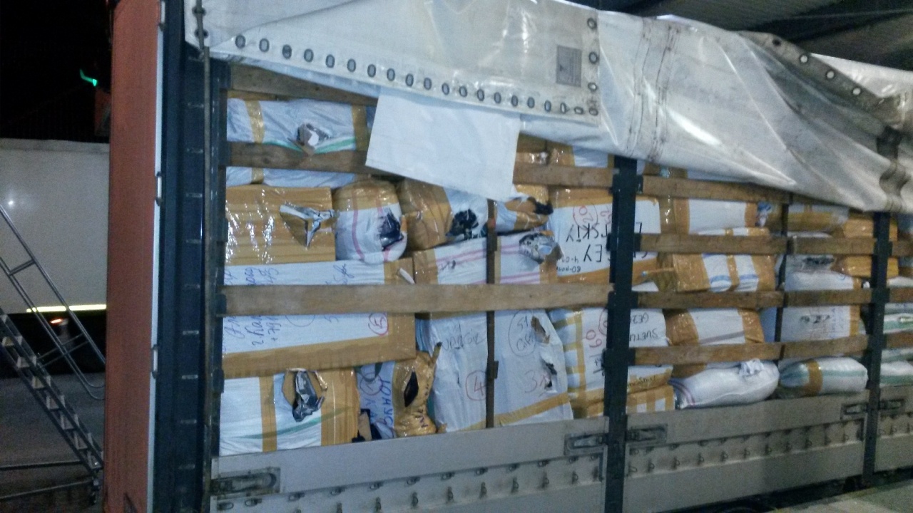 Hamis ruhákat találtak a pénzügyőrök Ártándnál