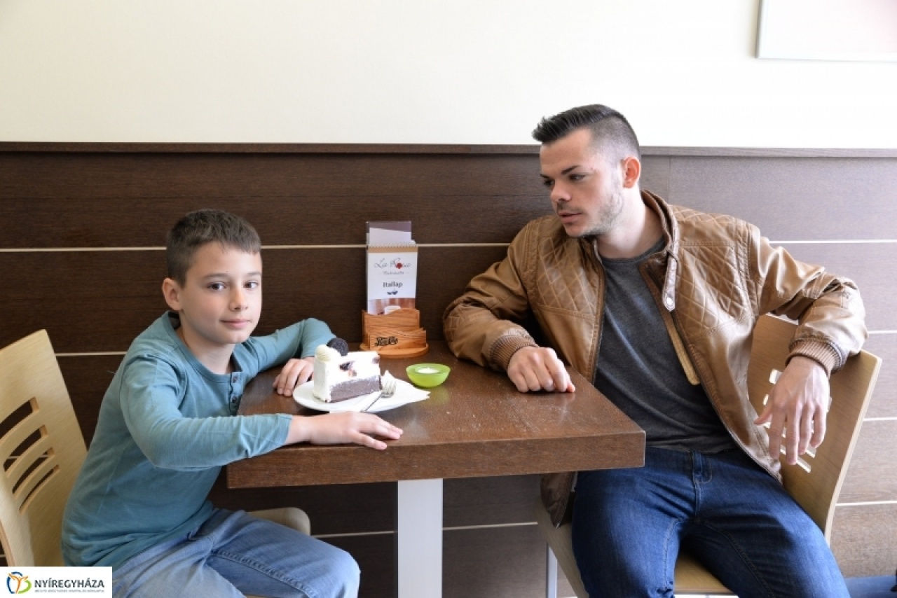 Ígéret – megkapta a sütit a Szpari játékosa