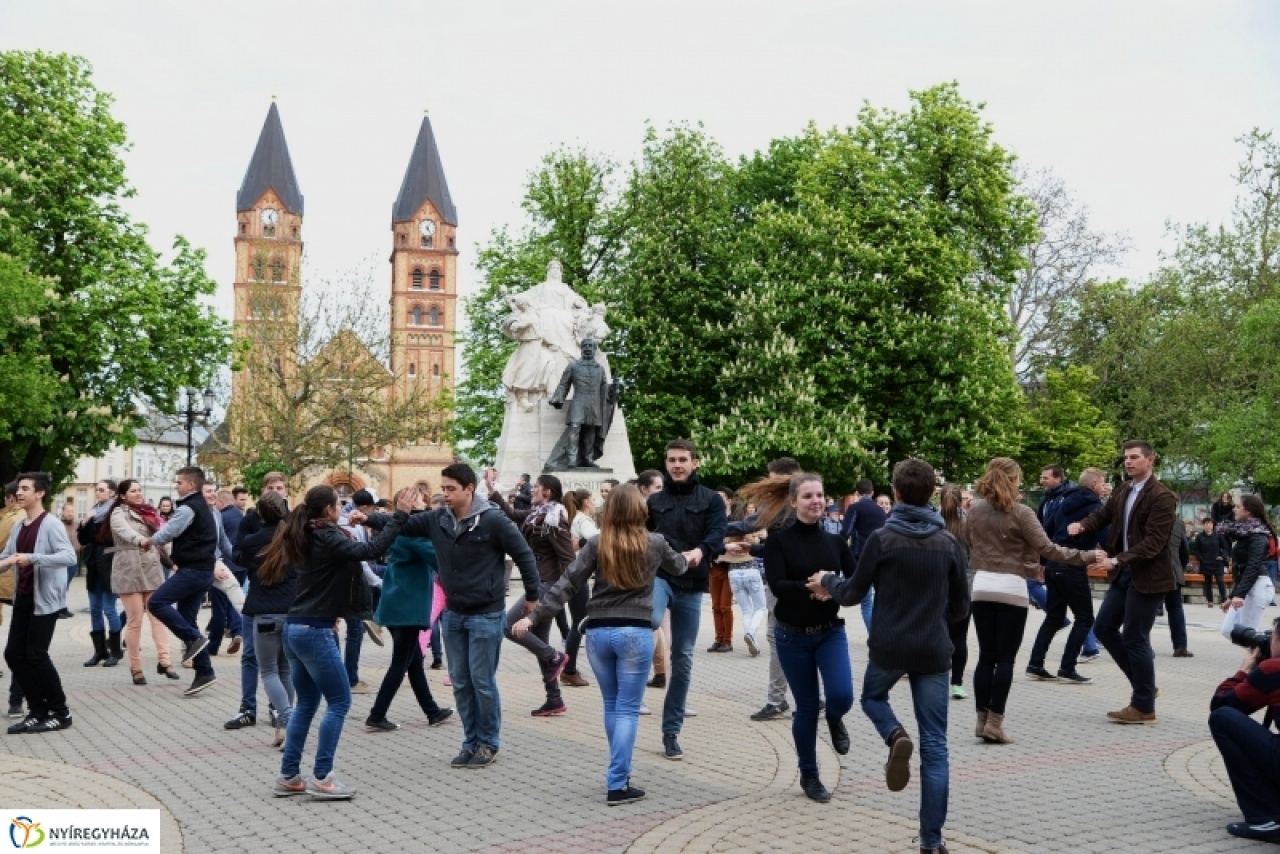 Flashmobbal emlékeztek meg a Tánc Világnapjáról