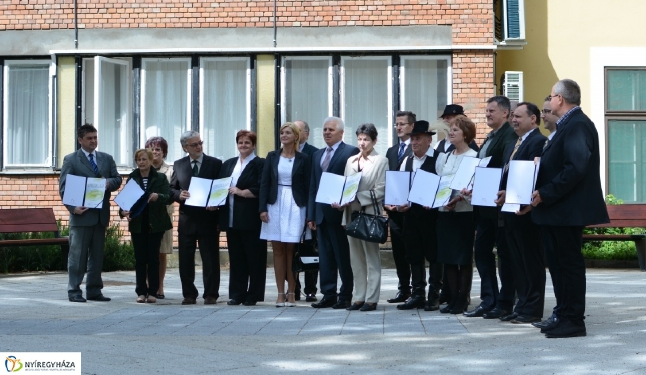 Emléklapot kaptak a Nyíregyházi Nemzeti Értékek képviselői