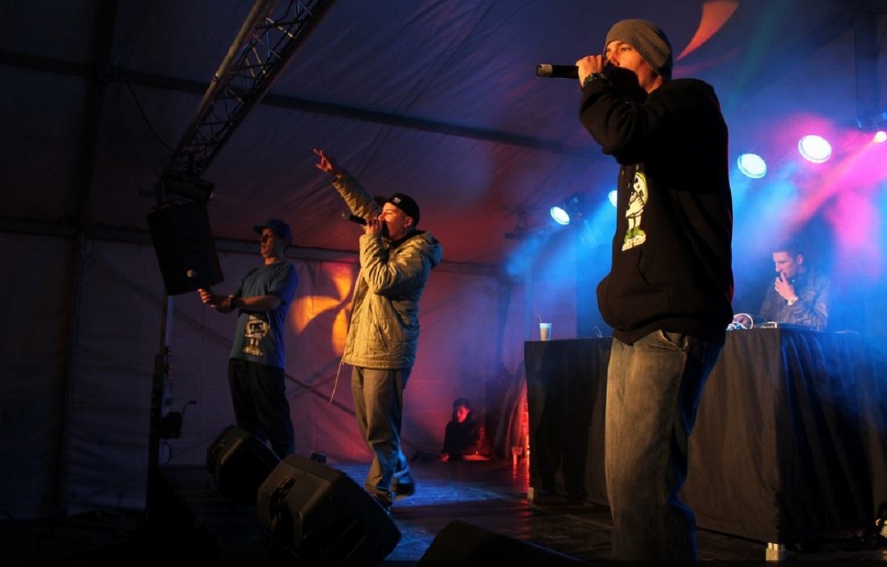 „Imádjuk a FŐHÉ-t” – Hősök a színpadon