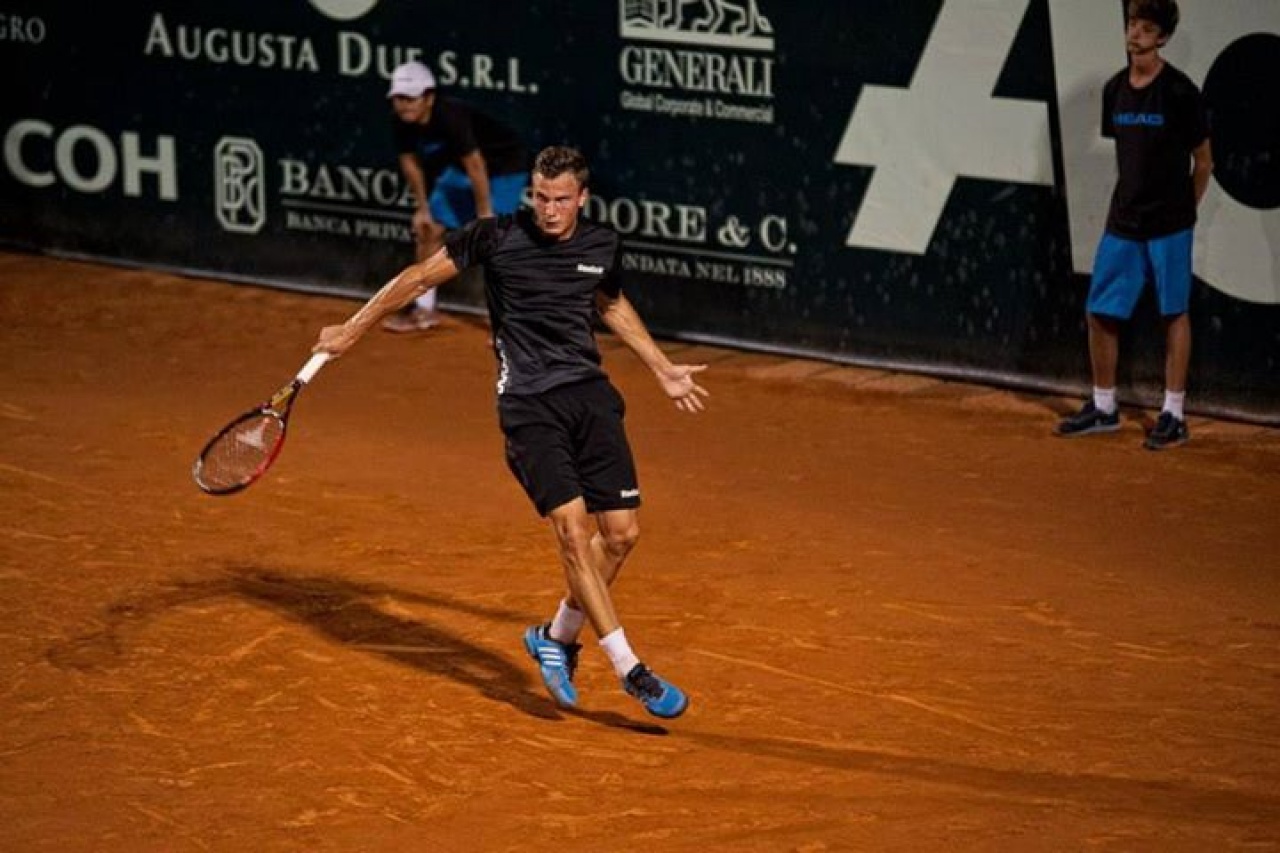 Fucsovics továbbjutott a Roland Garroson