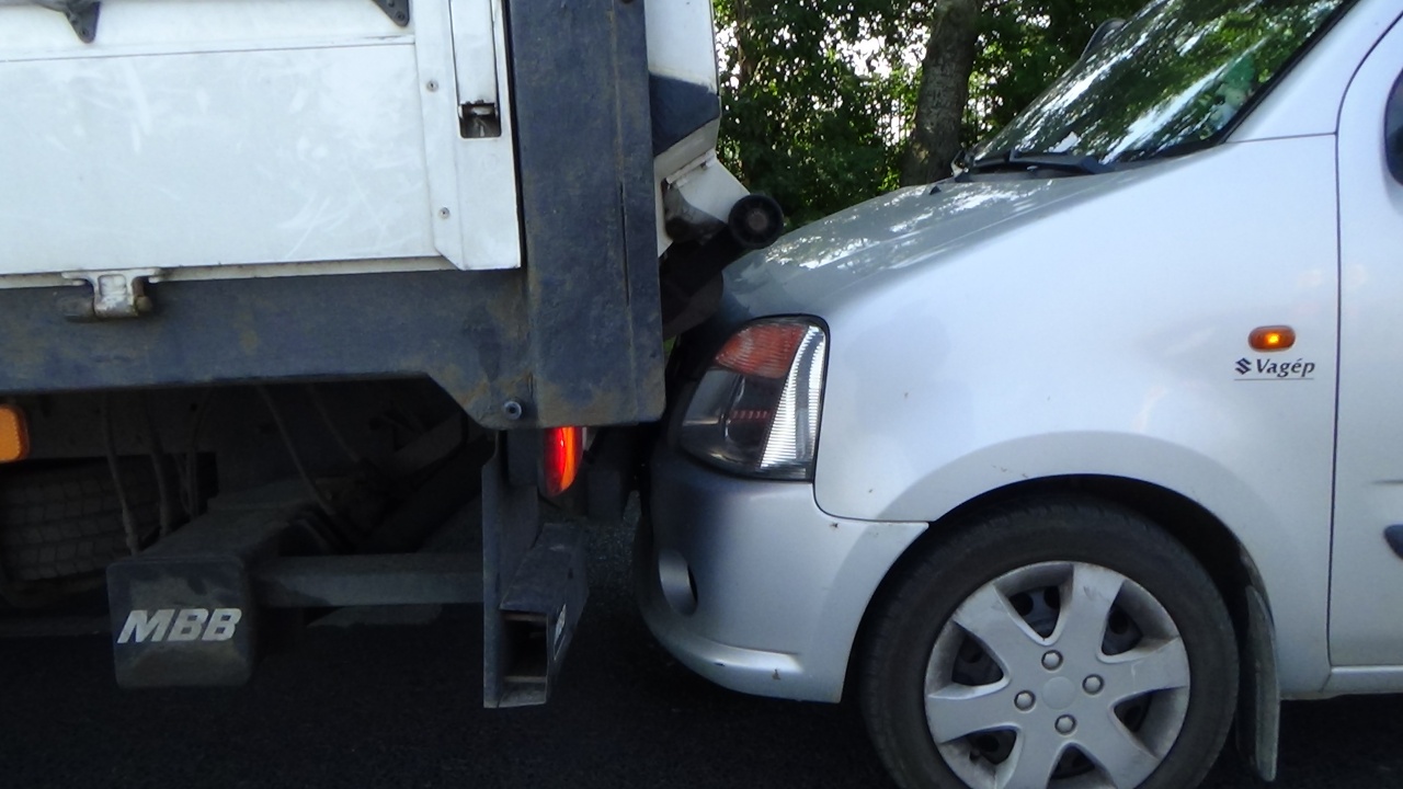 Baleset az Orosi úton – Elnézte a sebességet