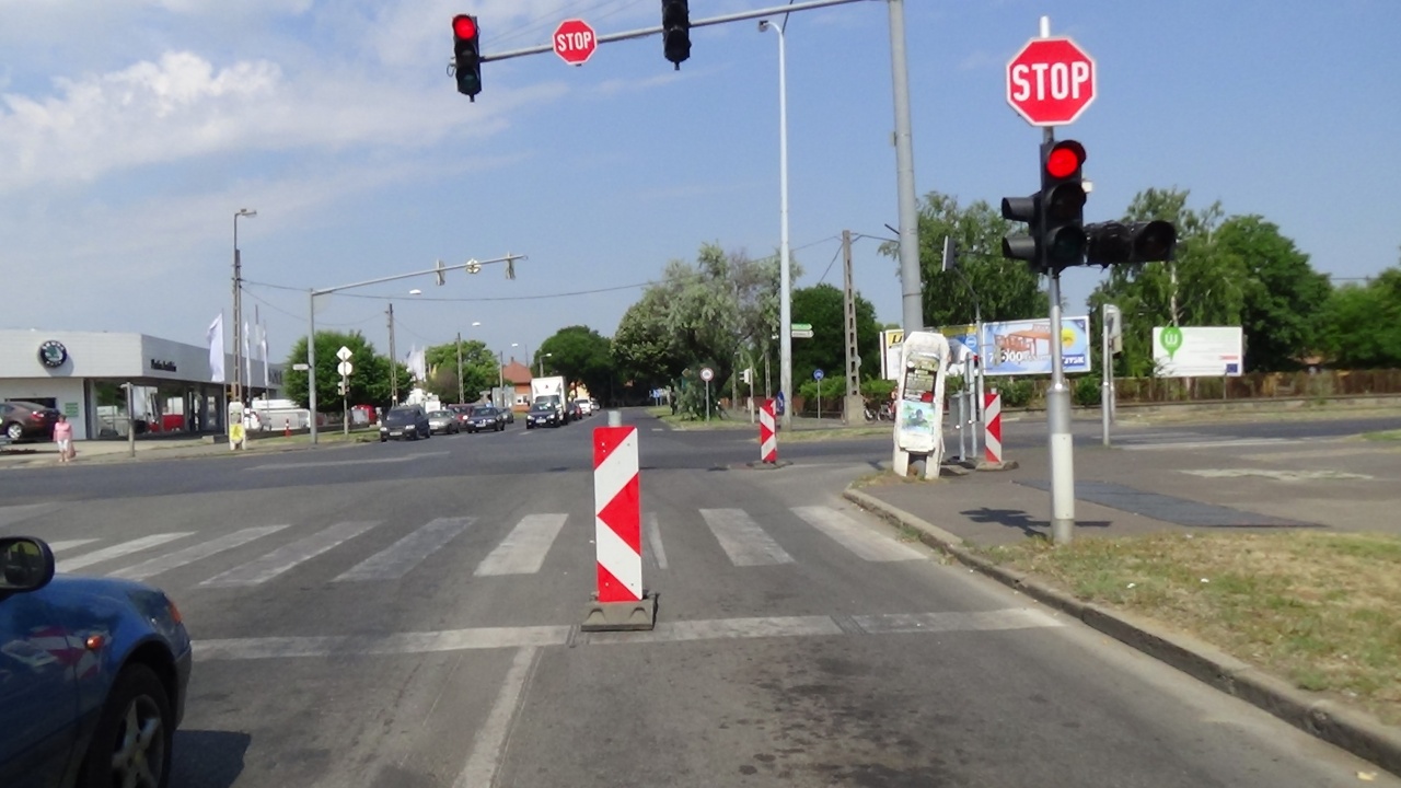 Sávlezárás a Rákóczi utcán